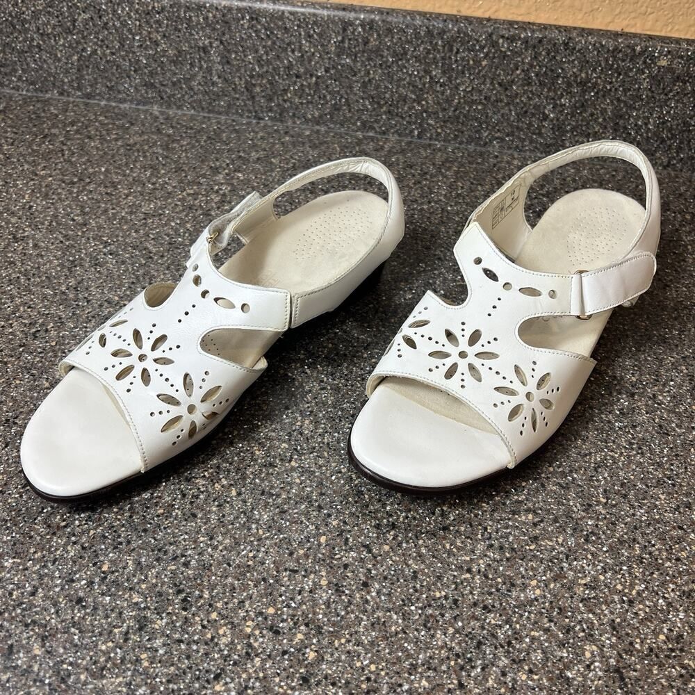 SAS Tripad Comfort Womens 10M White Leather Sandals Low Heel Open Toe Sling Back